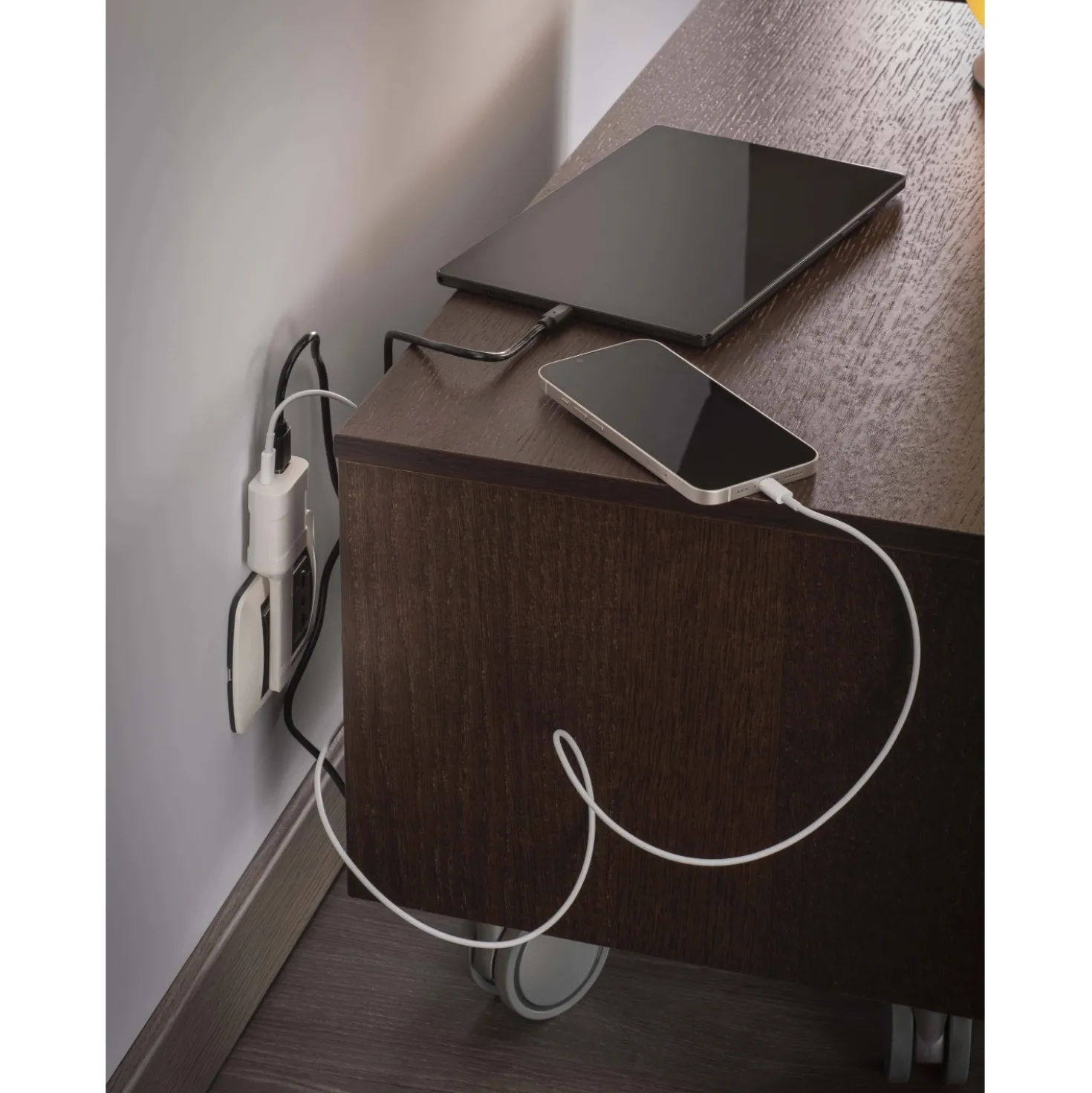 Adattatore flat USB con spina 10A bianco