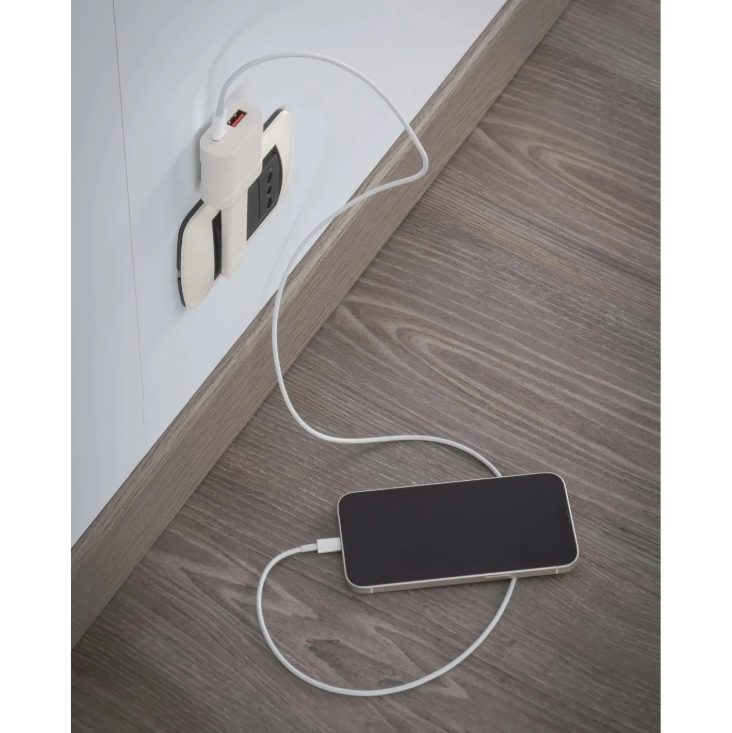 Adattatore flat USB con spina 10A bianco