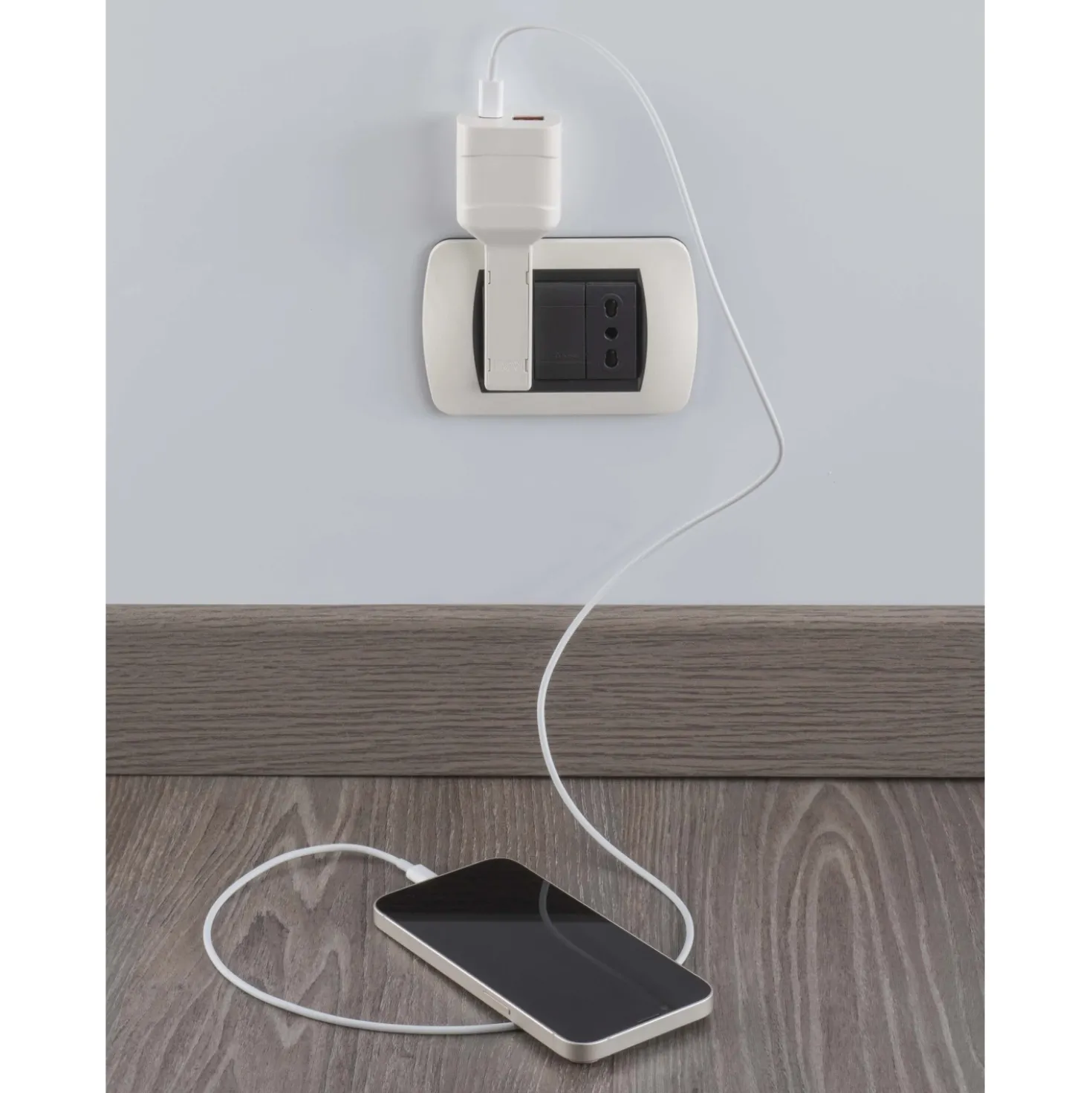 Adattatore flat USB con spina 10A bianco
