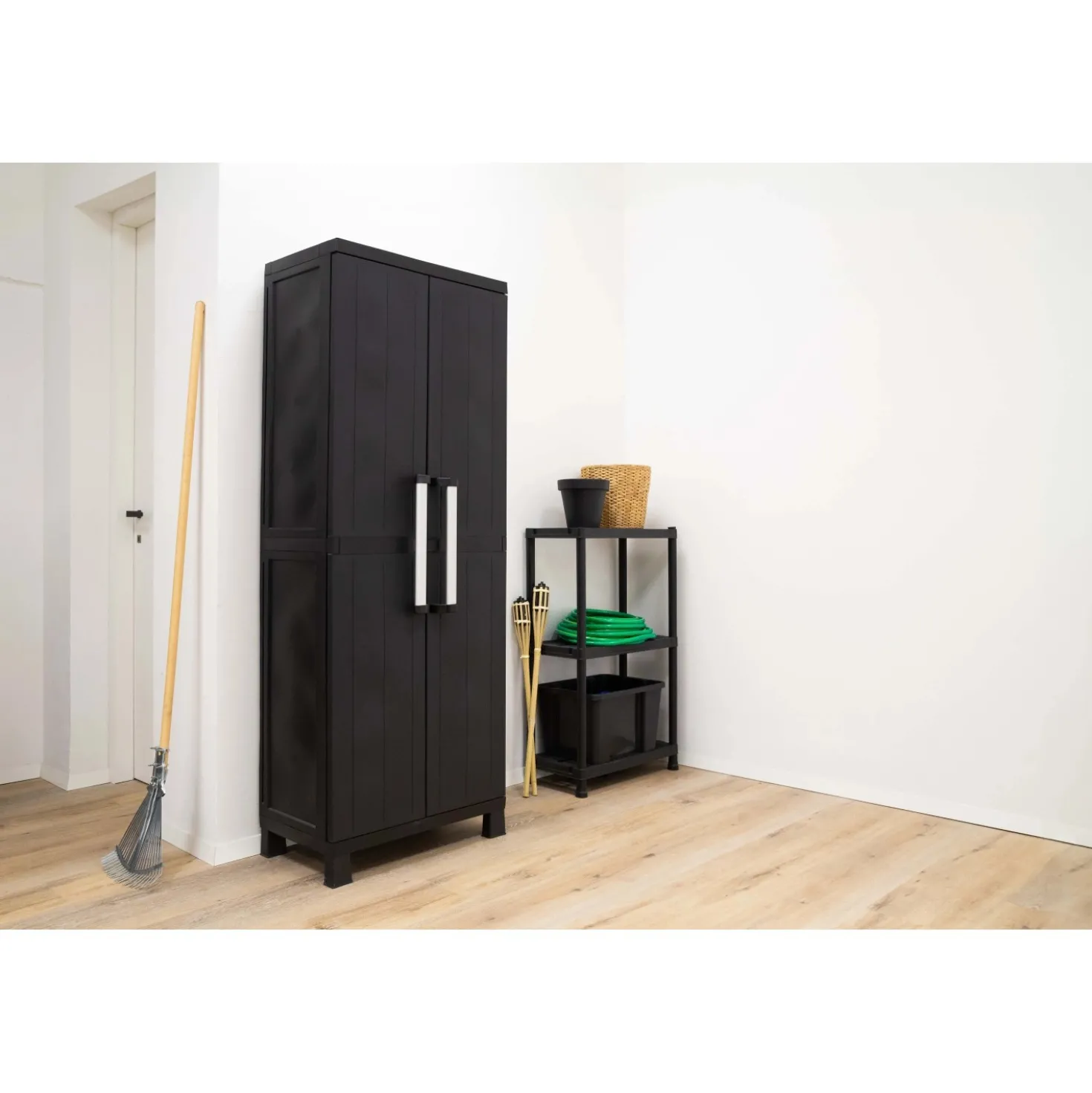 Armadio tuttopiani 2 ante 4 ripiani plastica Garage 65x37x173 cm nero