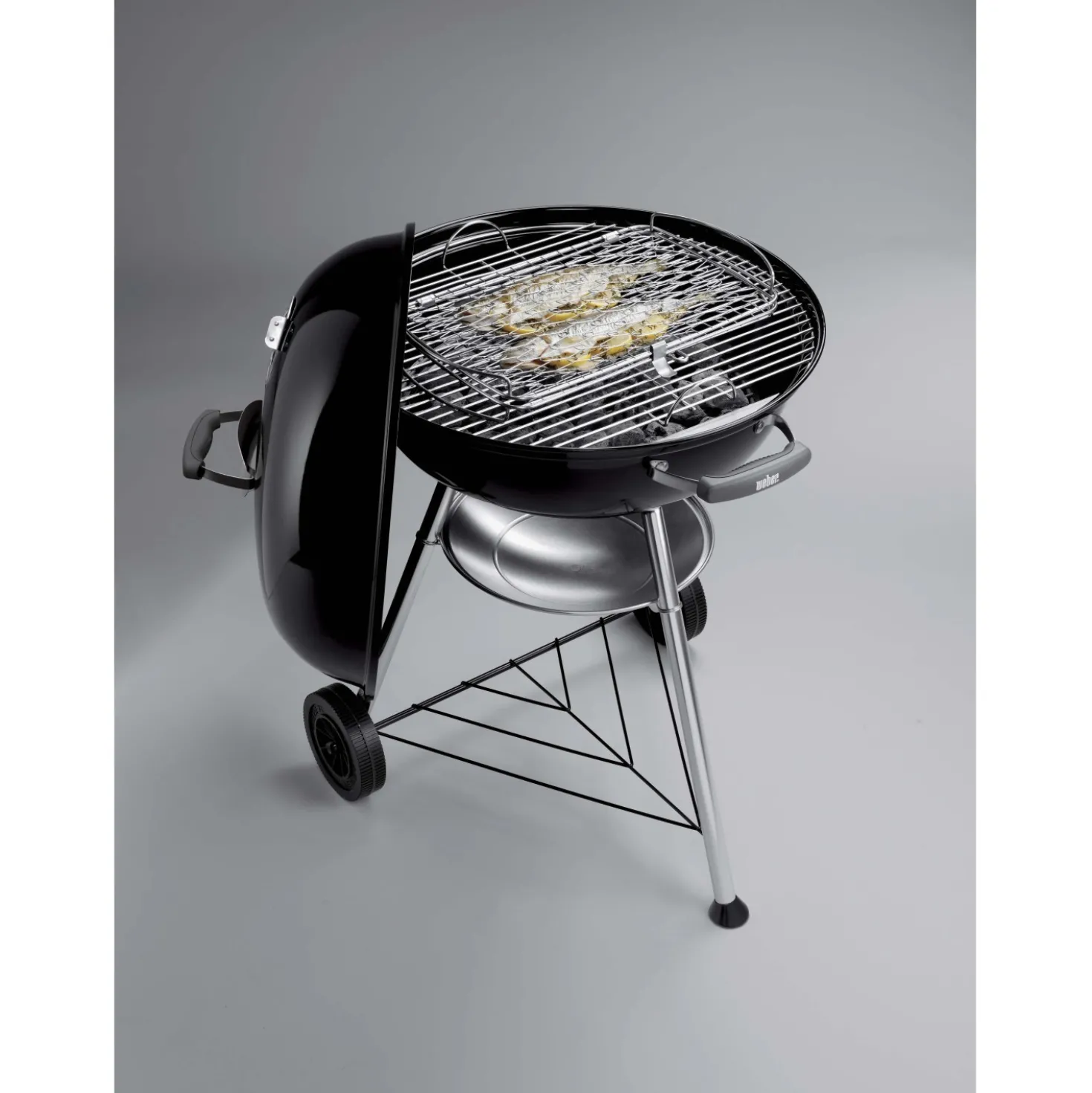 Barbecue a carbonella Weber Compact Kettle nero Ø 57 cm con coperchio