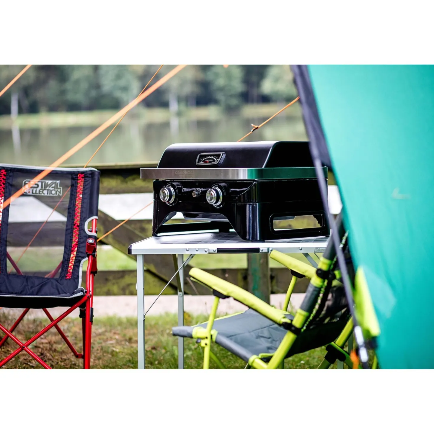 Barbecue a gas Campingaz Attitude 2100 LX 2F da tavolo nero