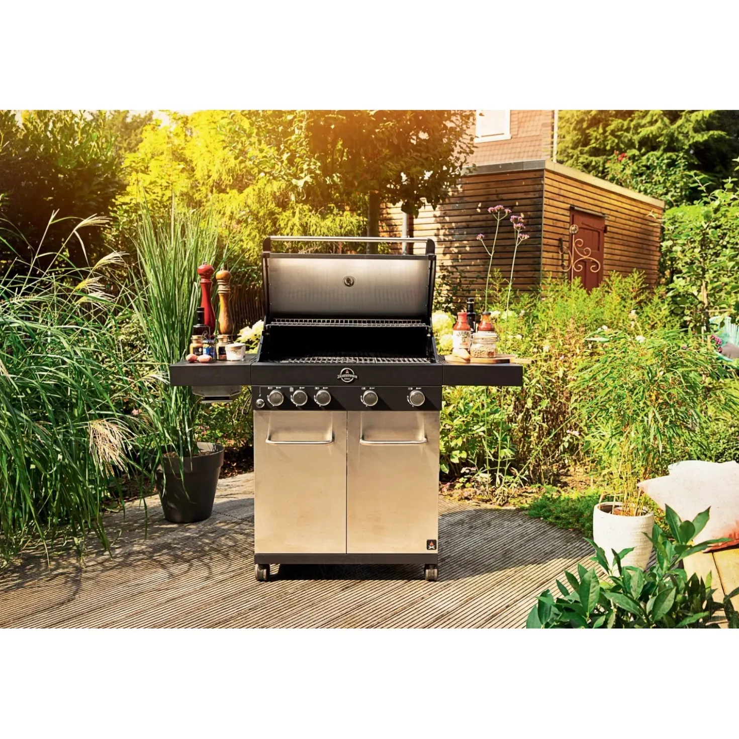 Barbecue a gas Jamestown 4 bruciatori nero con ripiano laterale e coperchio