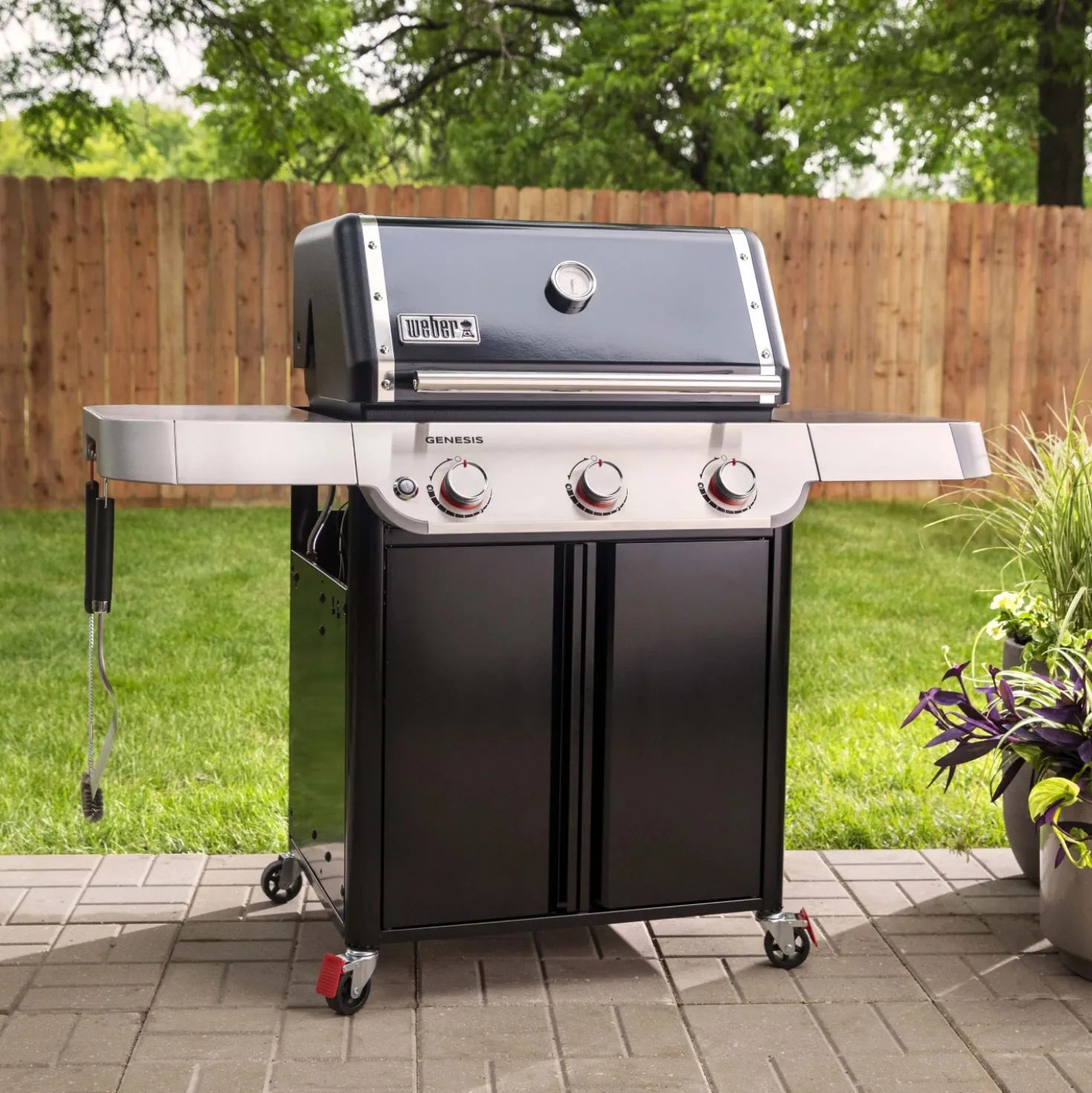 Barbecue a gas Weber Genesis E-315 3 bruciatori nero con ripiano laterale