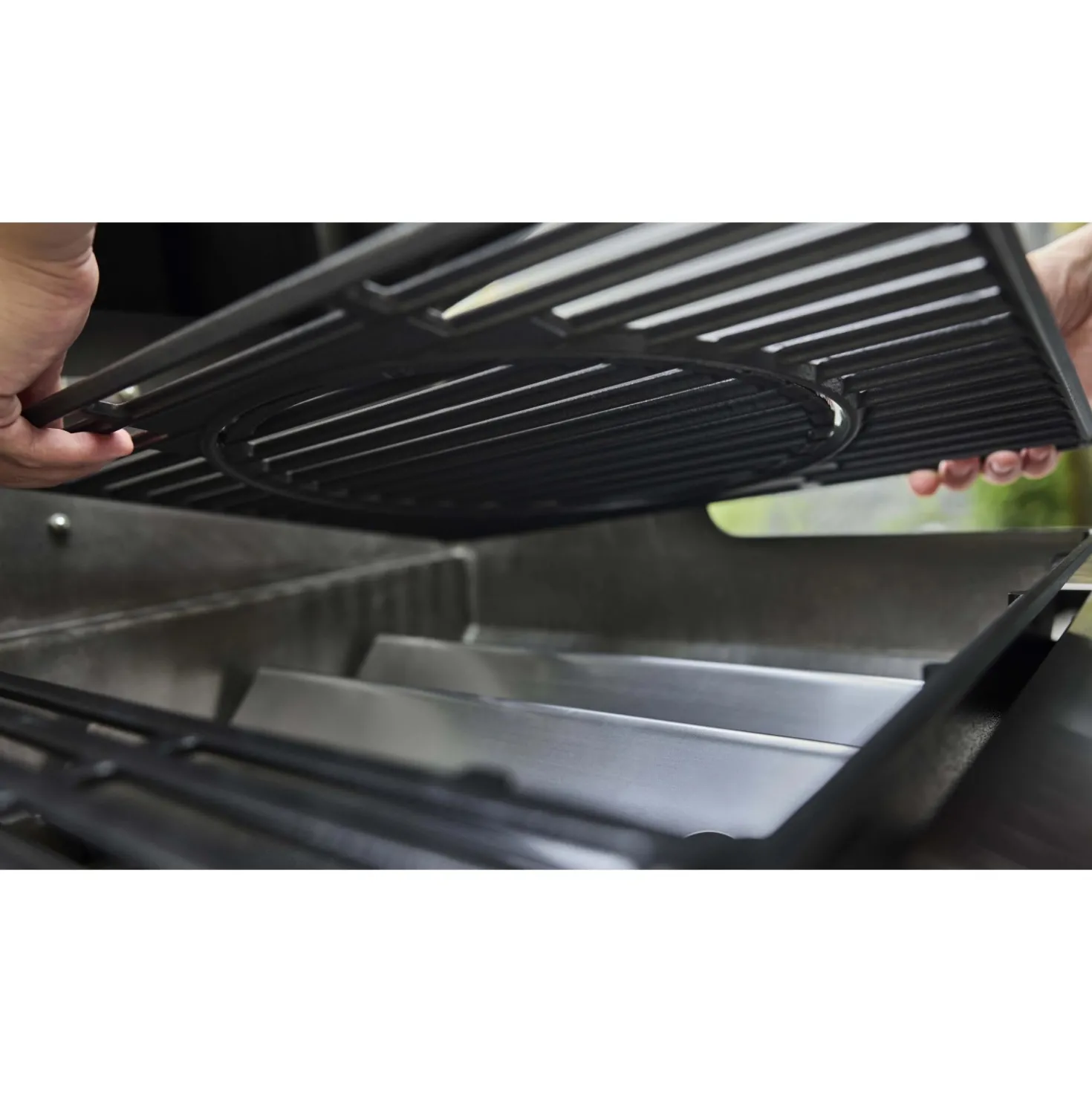 Barbecue a gas Weber Genesis E-435 4 bruciatori con fornello laterale nero