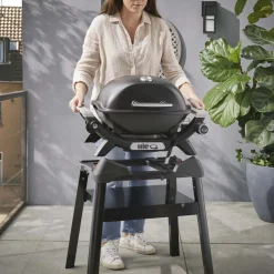 Barbecue a gas Weber Q1200 1 bruciatore con 2 ripiani laterali nero