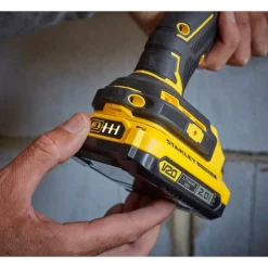 Batteria di ricambio Stanley Fatmax V20 SFMCB202 ioni di litio 18 V 2 Ah