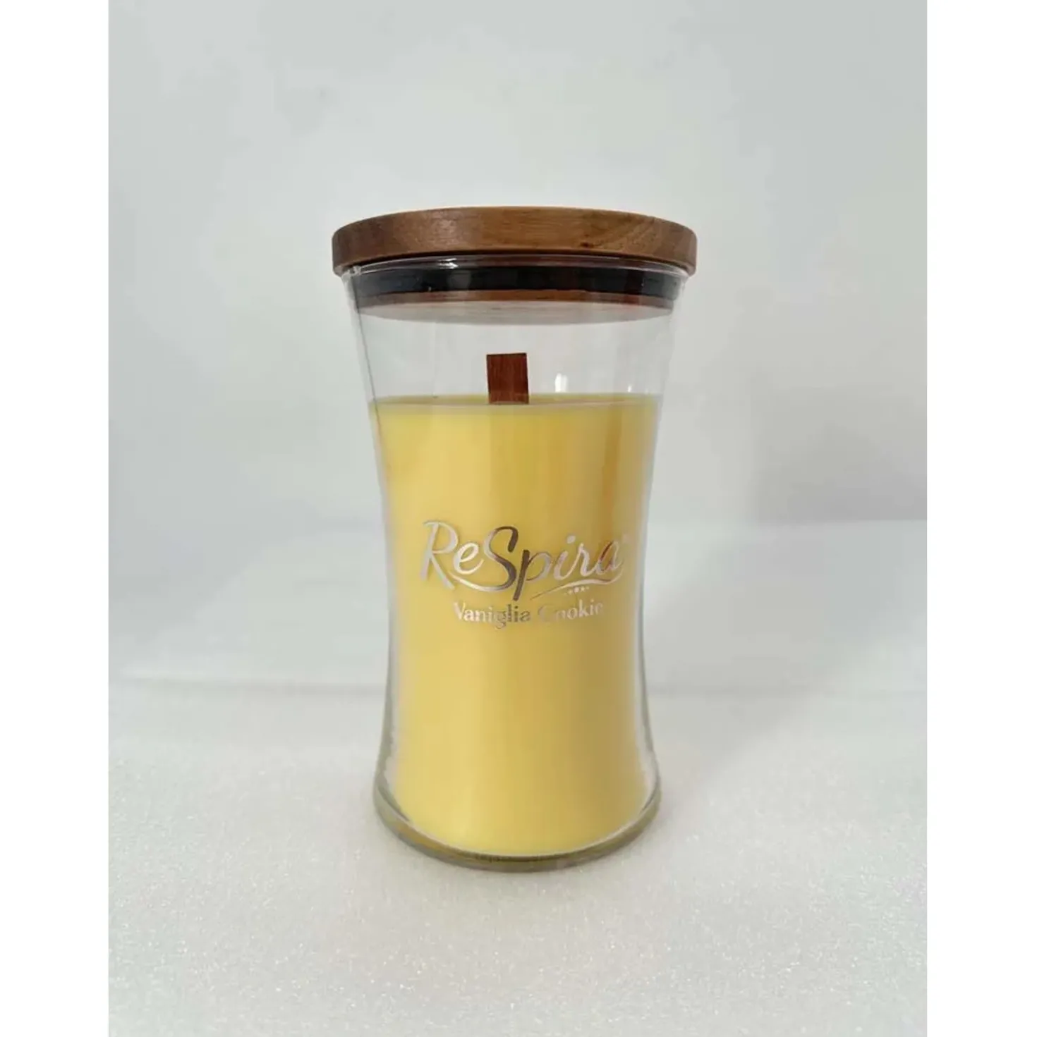 Candela design clessidra al profumo di vaniglia 610 g