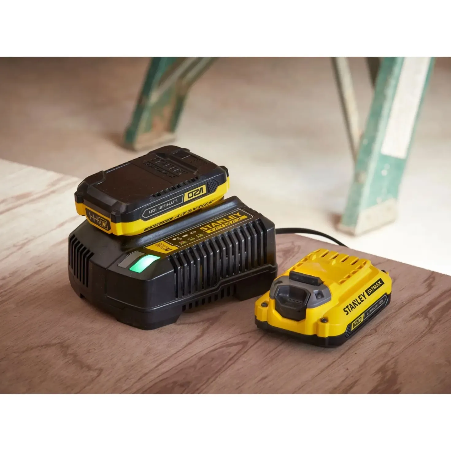 Caricabatterie veloce Stanley Fatmax V20 SFMCB14 con corrente di carica 4 A