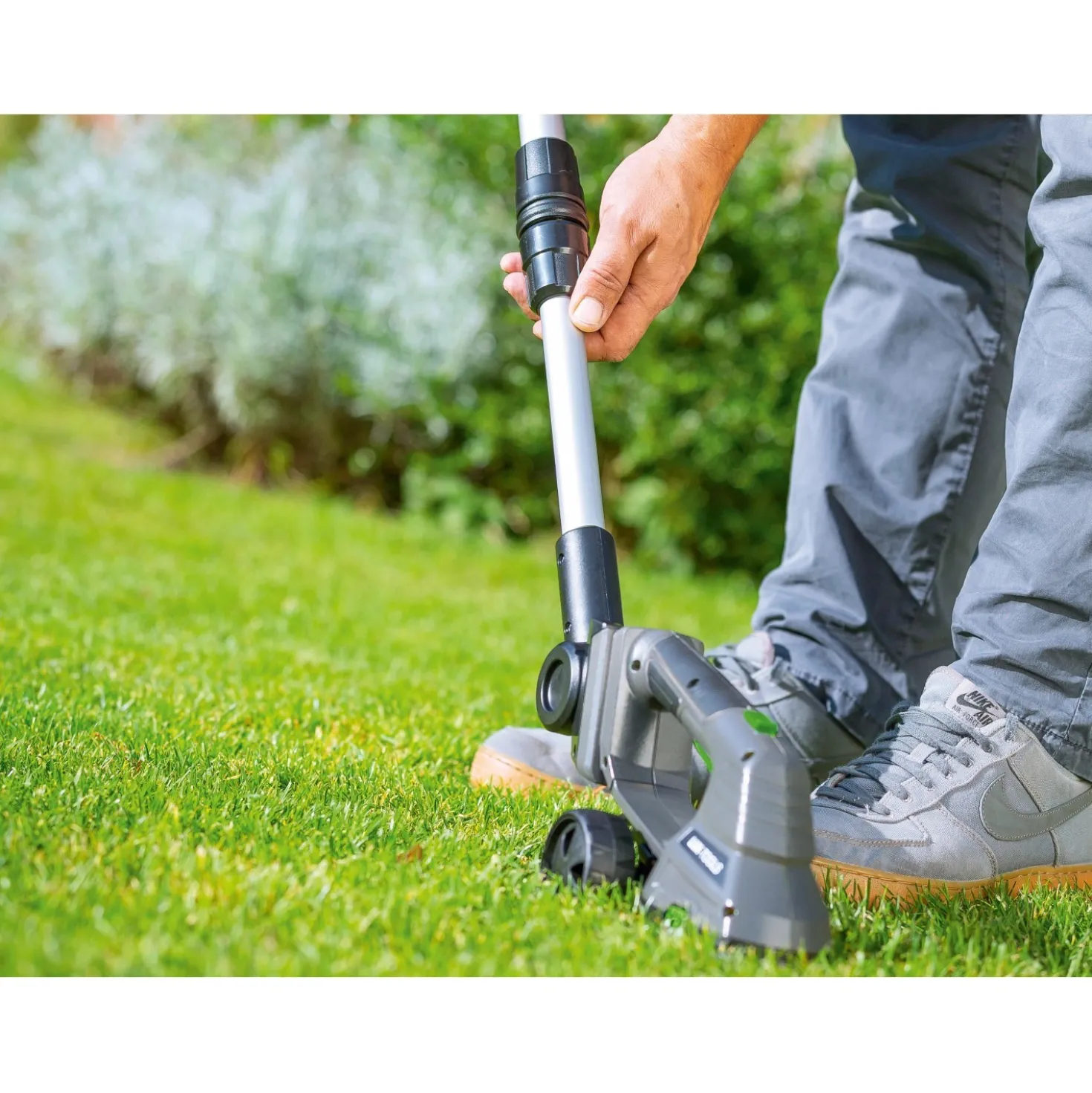 Cesoie per erba ed arbusti con manico telescopico batteria 20 V