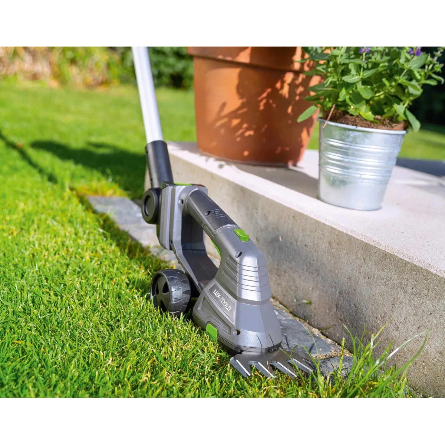 Cesoie per erba ed arbusti con manico telescopico batteria 20 V