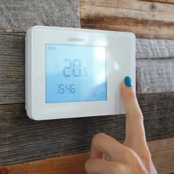 Cronotermostato digitale retroilluminato con schermo Touch