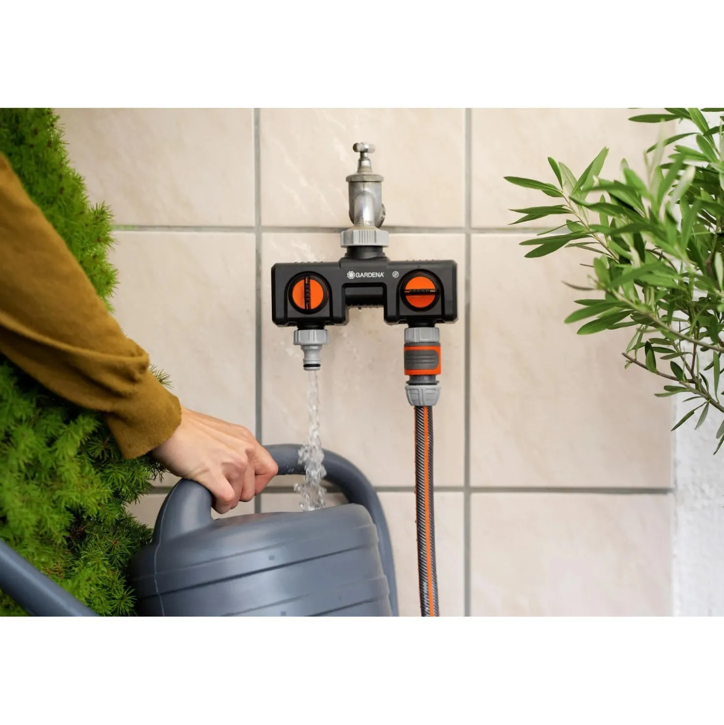 Distributore a 2 vie Gardena per rubinetti da 33.3 mm (G1") e 26,5 mm (G3/4")