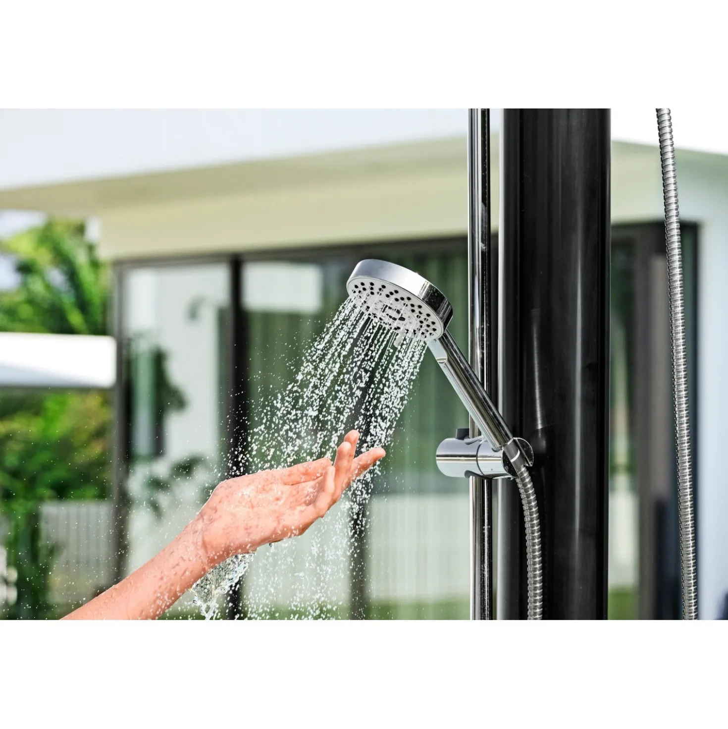 Doccia da giardino solare Bestway nero 20 l