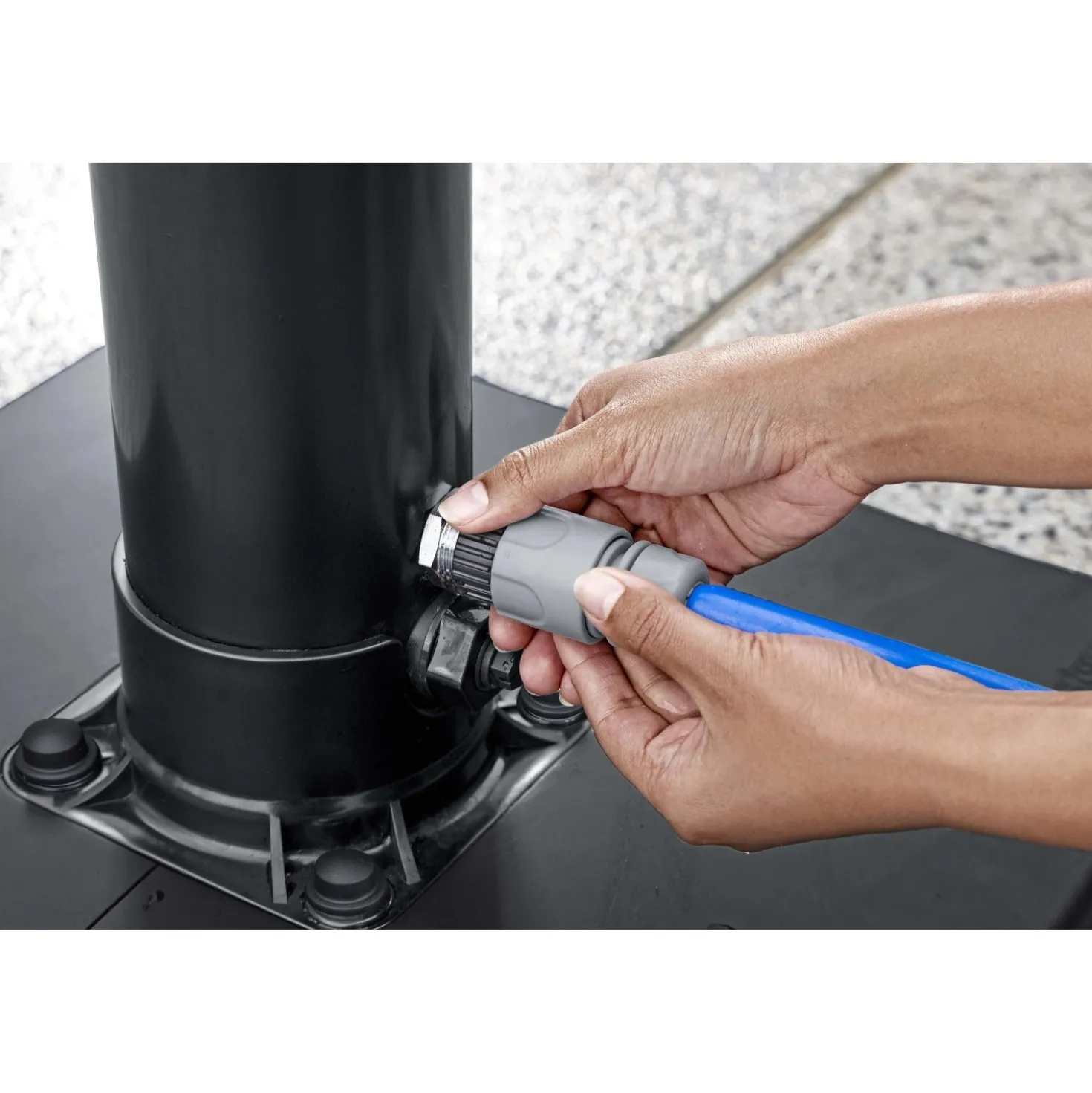 Doccia da giardino solare Bestway nero 8 l con miscelatore