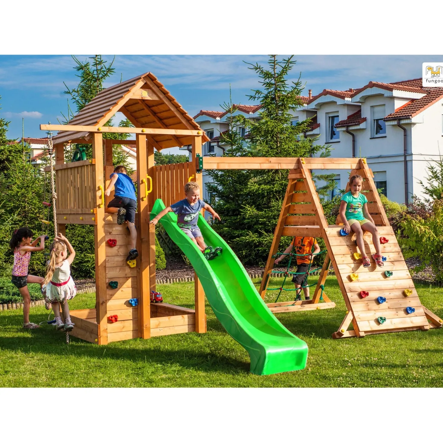 Gioco da giardino Fortress con scivolo e altalena 560x445xh305 cm