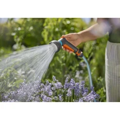 Lancia irrigazione Gardena Classic getto a doccia