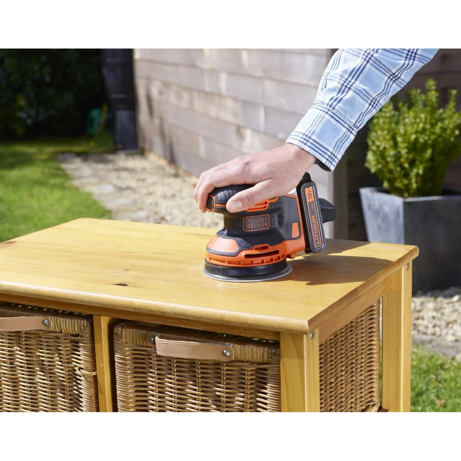 Levigatrice rotorbitale Black+Decker 18 V Litio