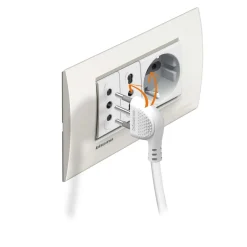 Multipresa elettrica Bticino Ultraslim 4 Prese Bipasso Interruttore bianco