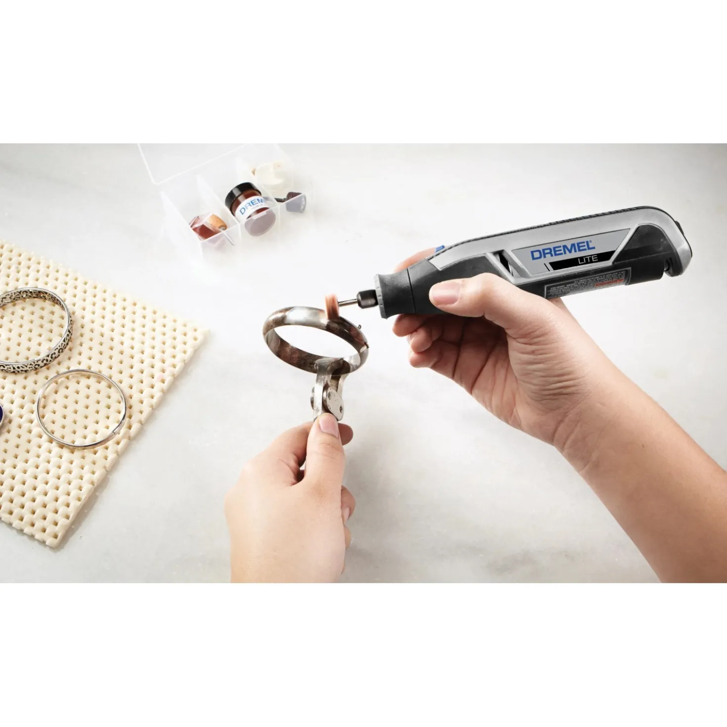 Multiutensile a batteria Litio 15 accessori
