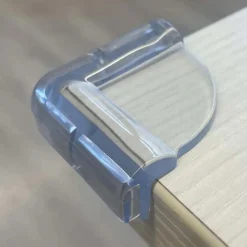 Paraspigolo adesivo trasparente 4x4x2 cm 4 pz