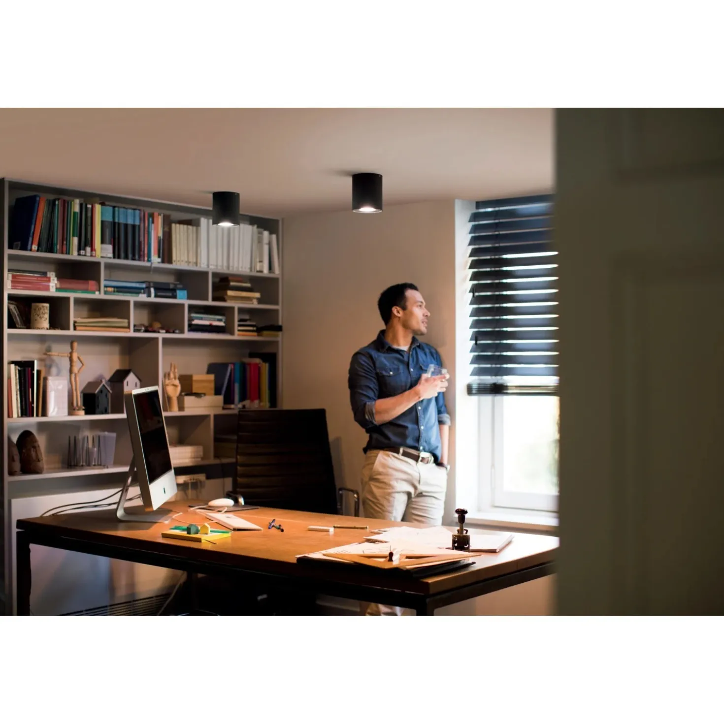 Philips Hue faretto Pillar White ambiance con telecomando Dimmer switch nero