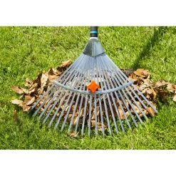 Rastrello in metallo regolabile Gardena NatureLine larghezza da 30 cm - 50 cm