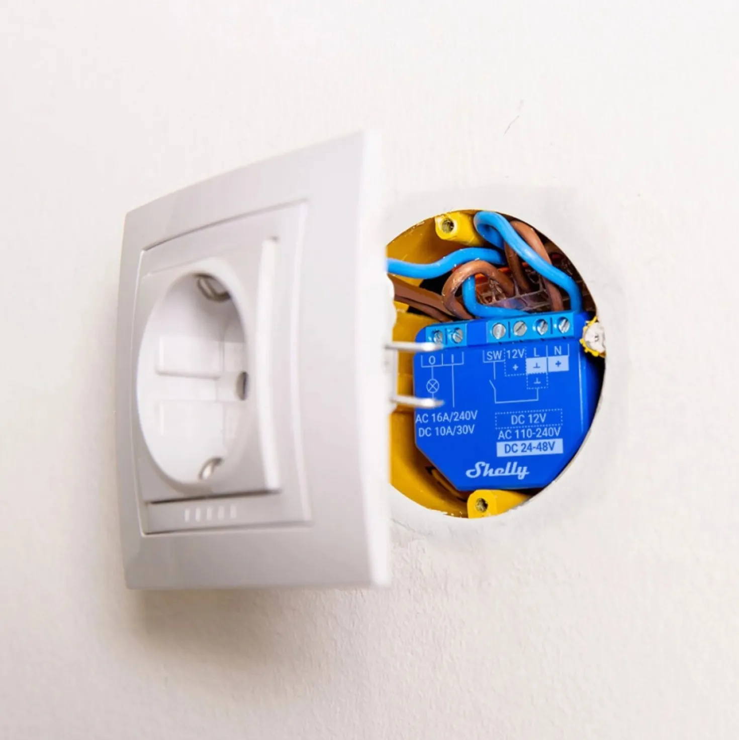 Relè Smart Home Wifi e bluetooth Shelly 1 PLUS per luci ed interruttori