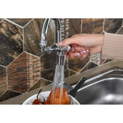 Rubinetto snodabile per lavabo argento
