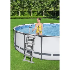 Scaletta di sicurezza Bestway per piscina Flowclear™ da 1.22 m