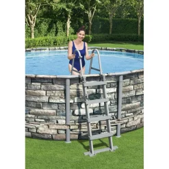 Scaletta di sicurezza Bestway per piscina Flowclear™ da 1.22 m