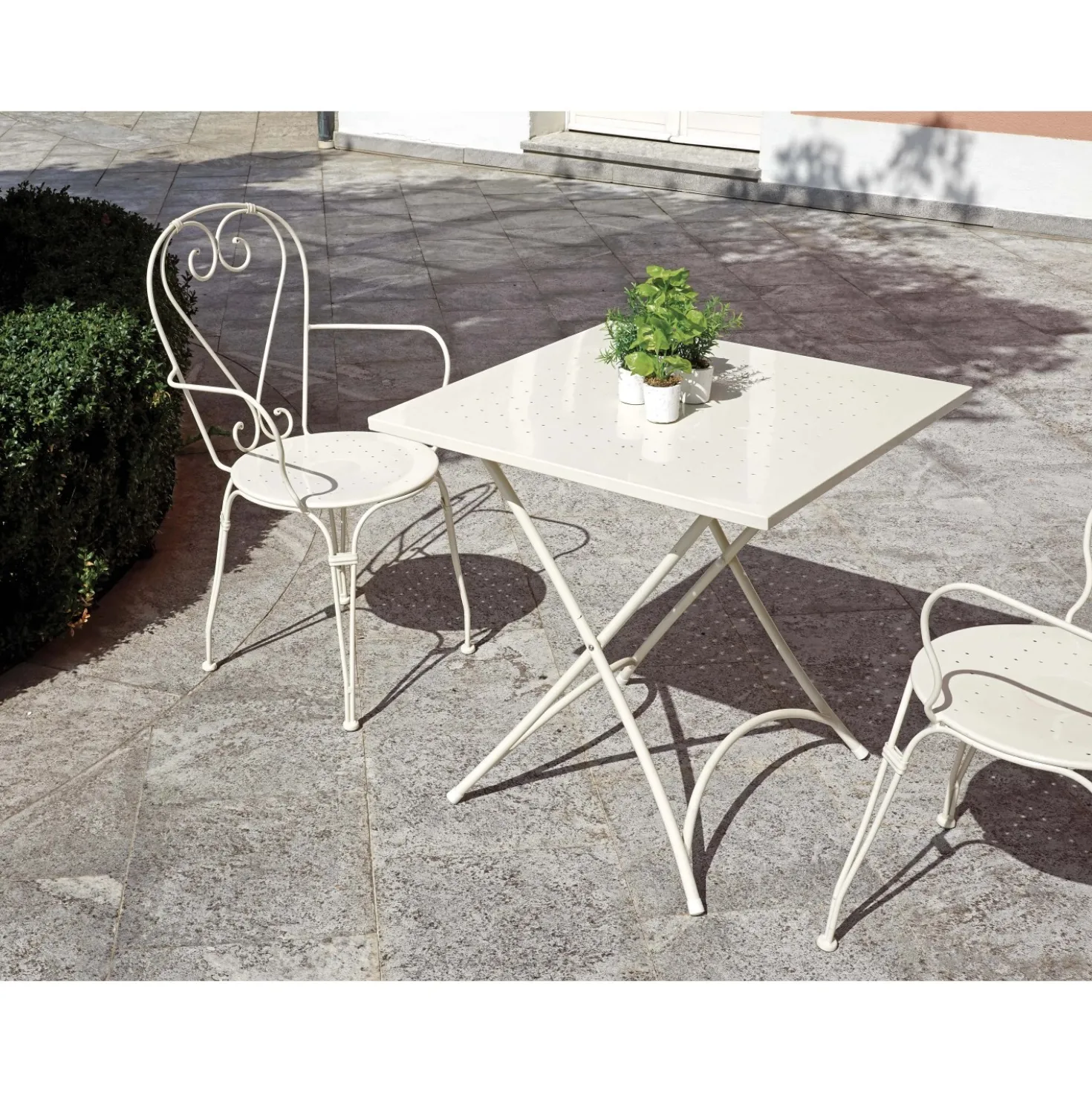 Sedia da giardino con braccioli impilabile in ferro avorio