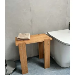 Sgabello bagno in massello di larice