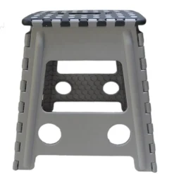Sgabello pieghevole in polipropilene H 39 cm p. max 150 kg