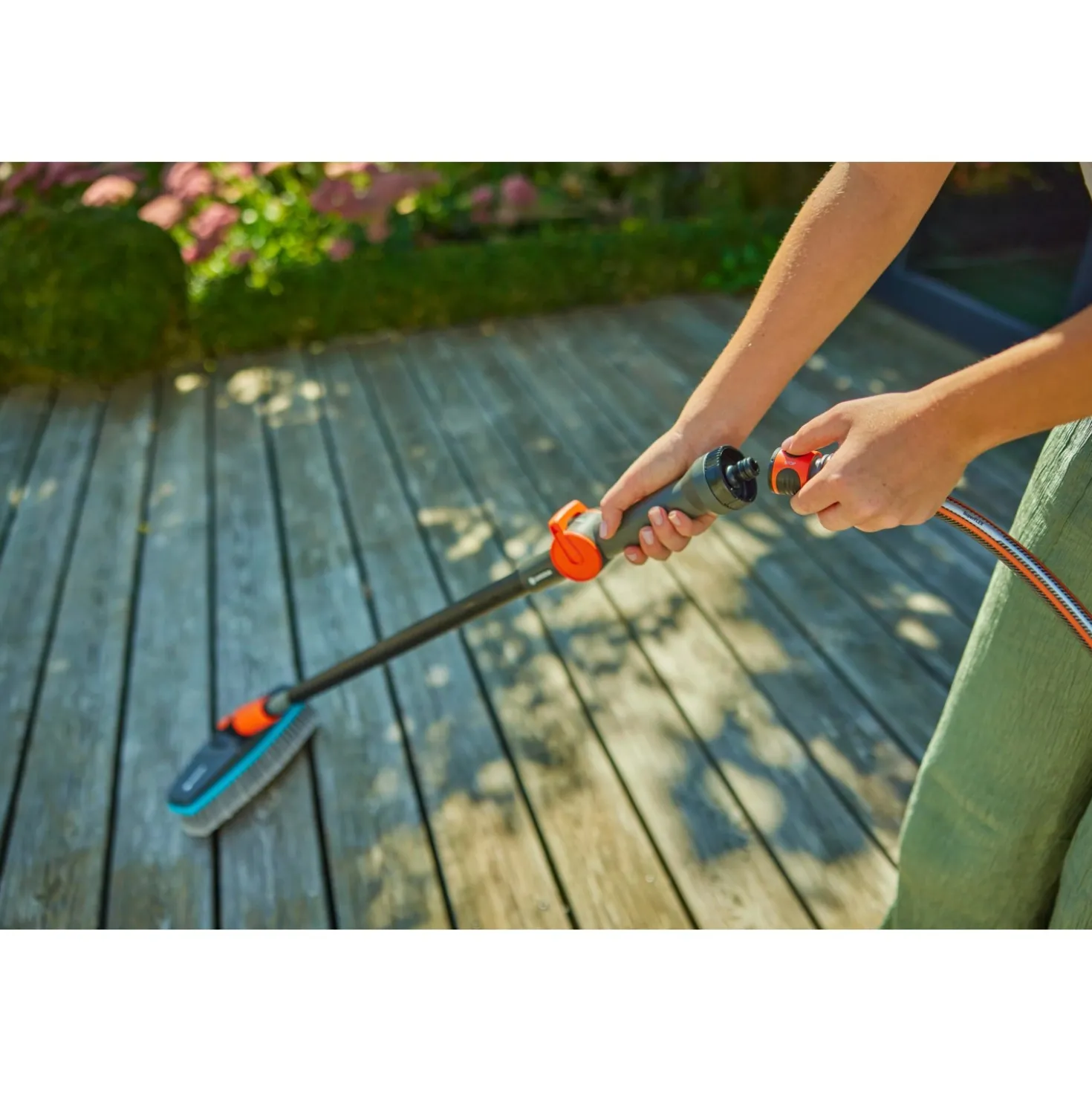 Spazzola con manico Gardena Cleansystem Soft antracite