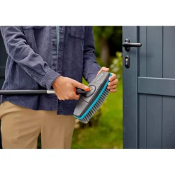 Spazzola con manico Gardena Cleansystem Soft antracite
