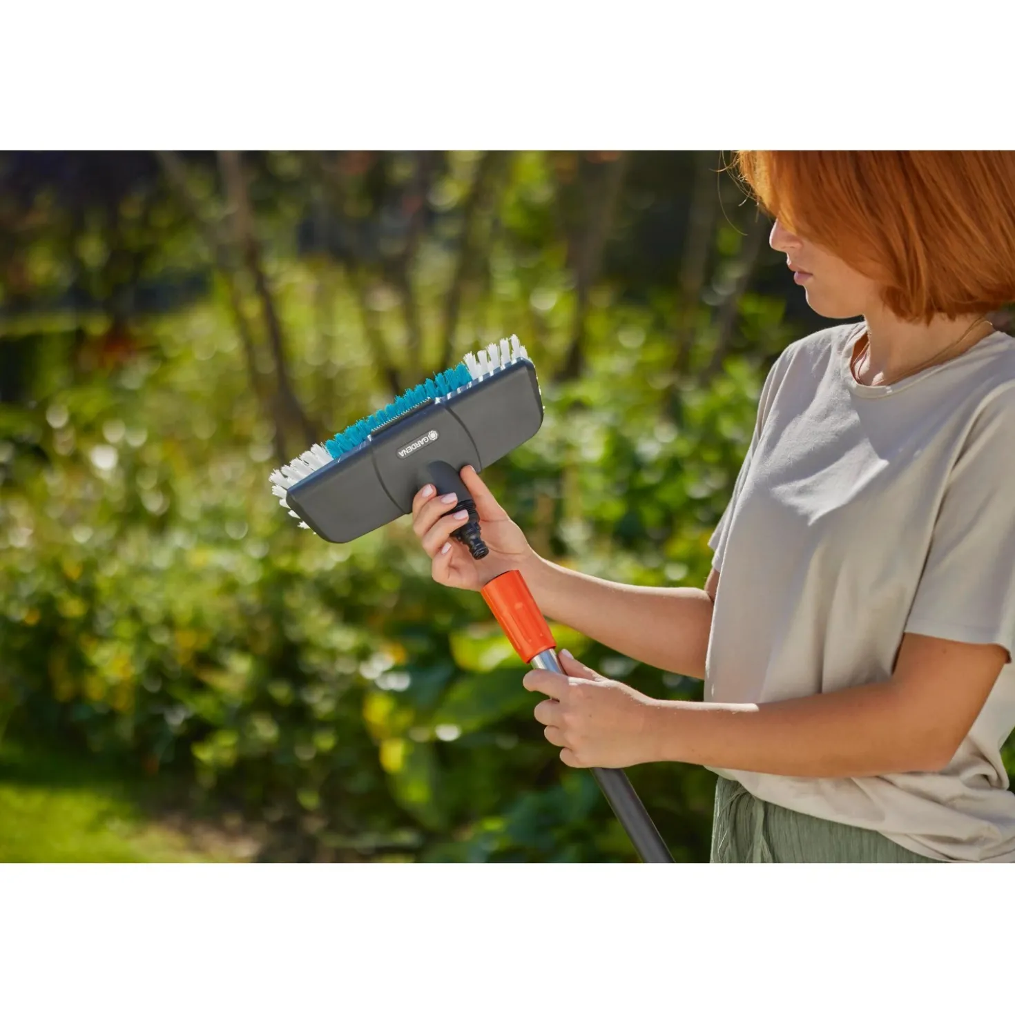 Spazzola con manico Gardena Cleansystem Hard antracite