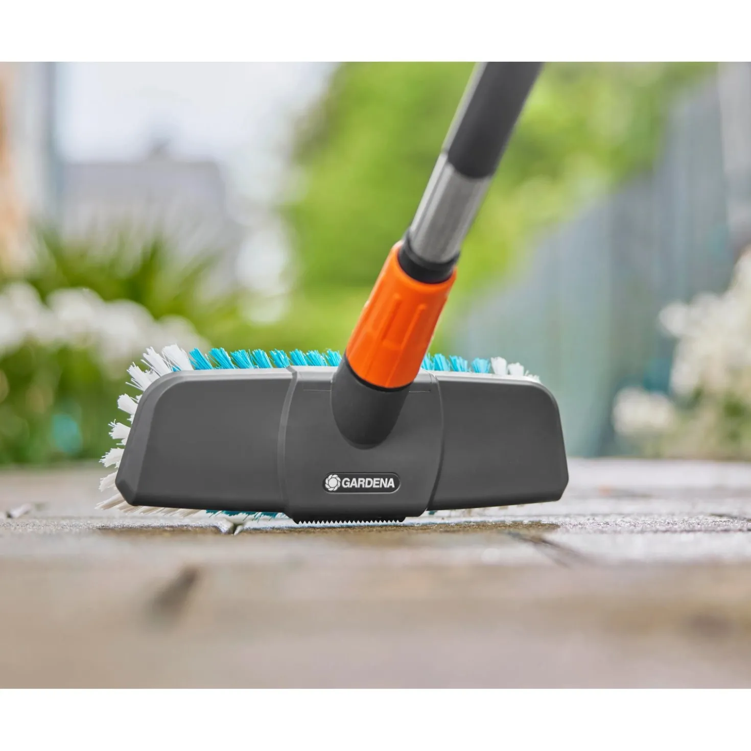 Spazzola con manico Gardena Cleansystem Hard antracite