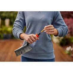 Spazzola manuale Gardena Cleansystem Soft S raccordo tubo flessibile antracite