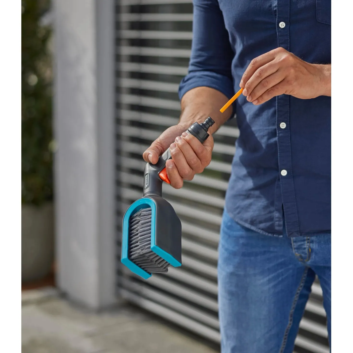 Spazzola per veneziane Gardena Cleansystem con presa acqua grigio-turchese