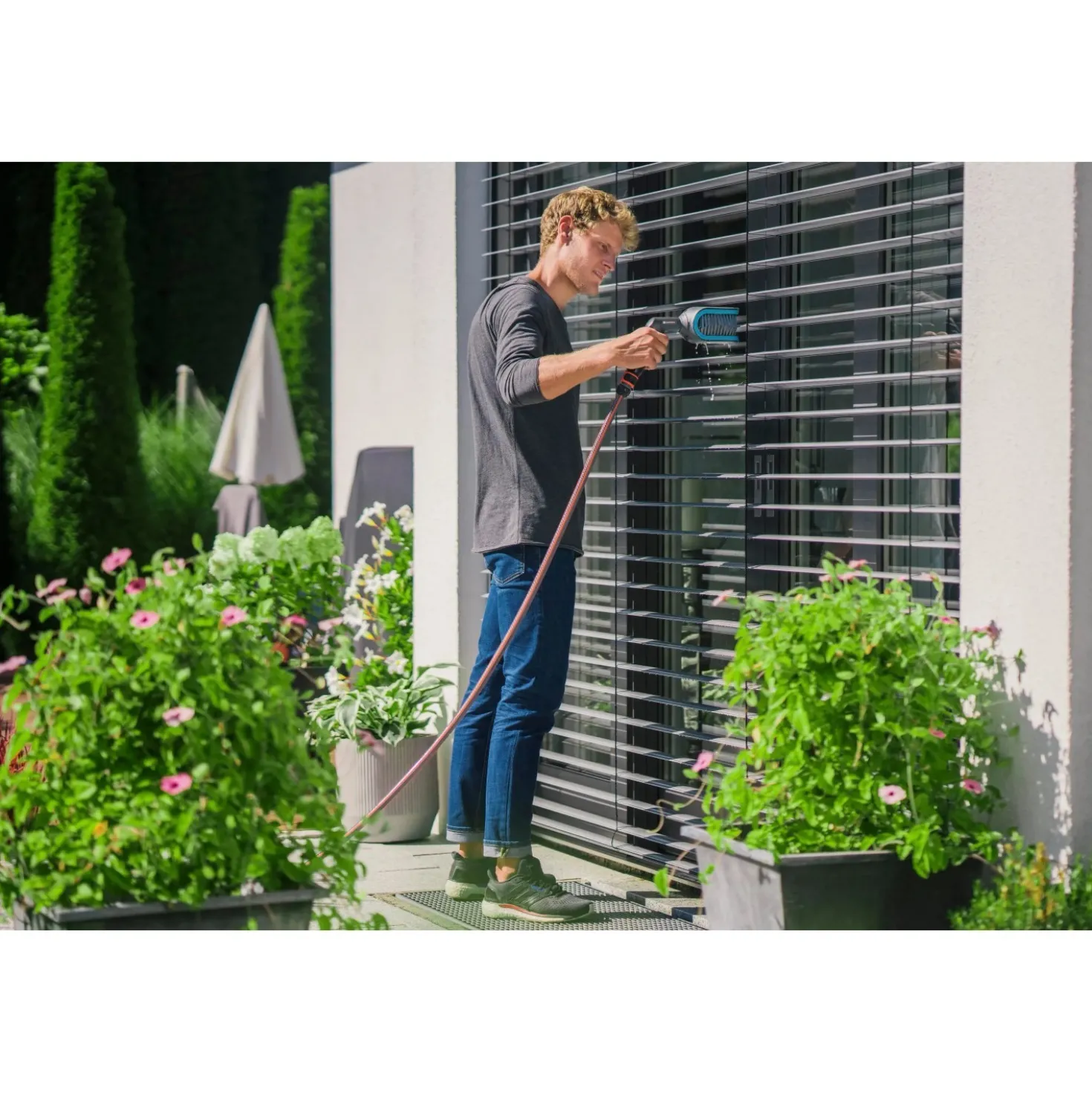 Spazzola per veneziane Gardena Cleansystem con presa acqua grigio-turchese