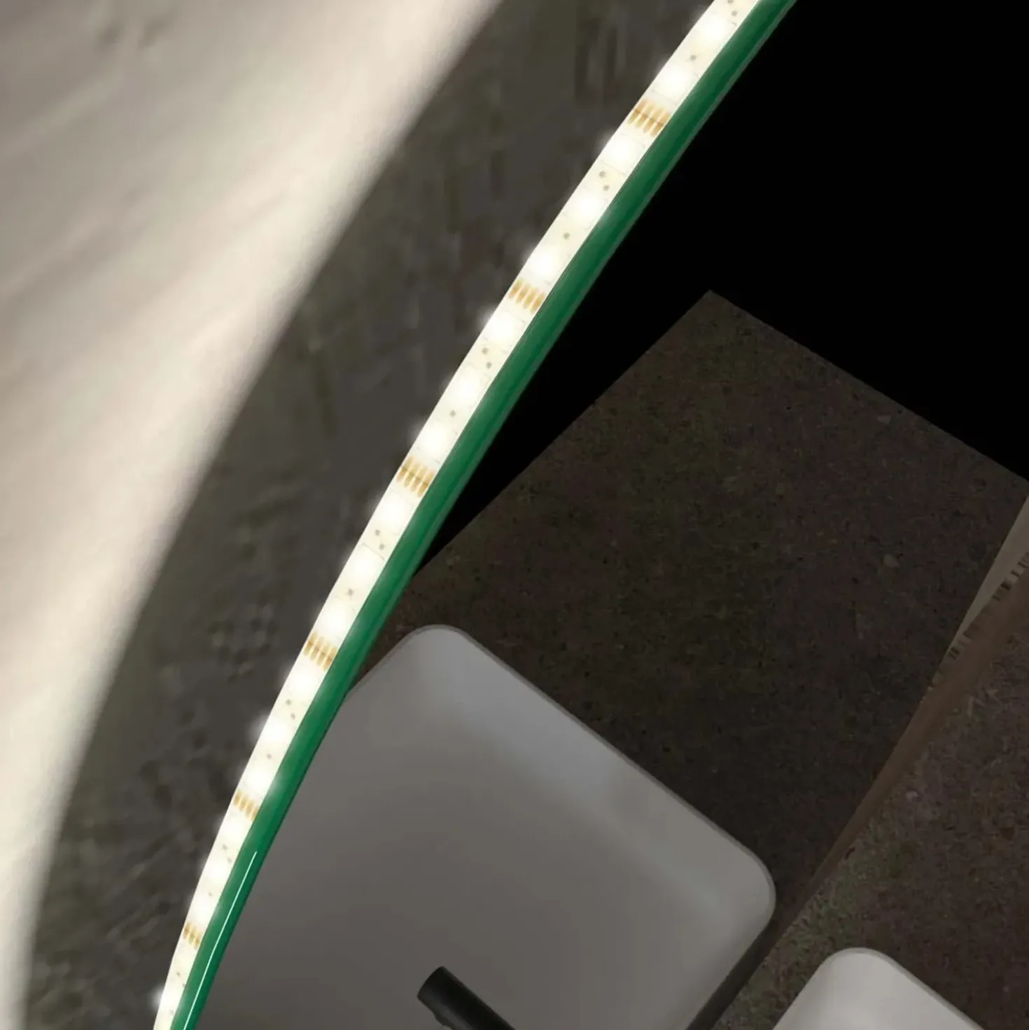 Specchio da bagno con illuminazione integrata ovale 40x80x2.5 cm