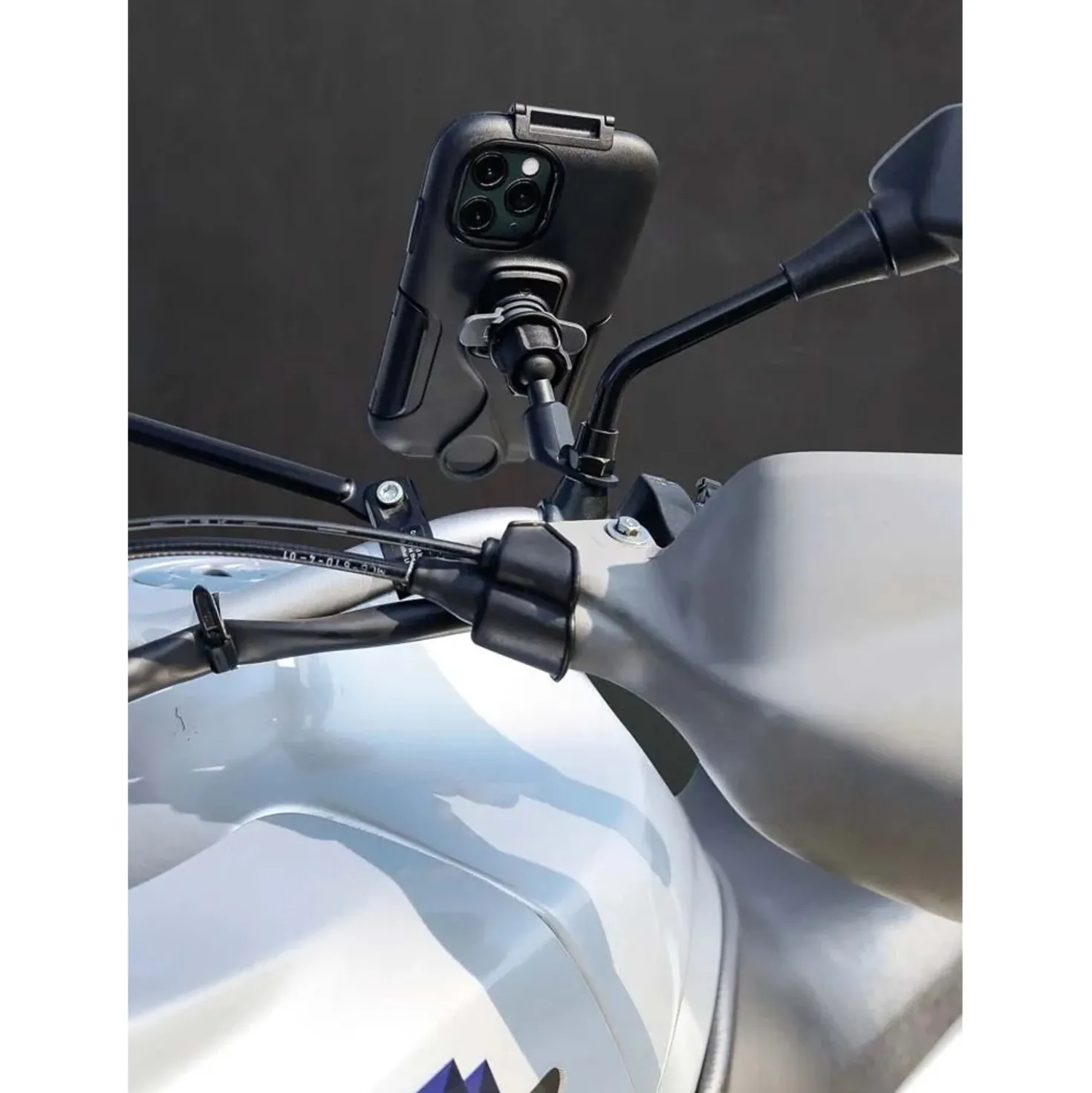 Supporto smartphone Titan Pole con attacco per specchietti o viti passanti