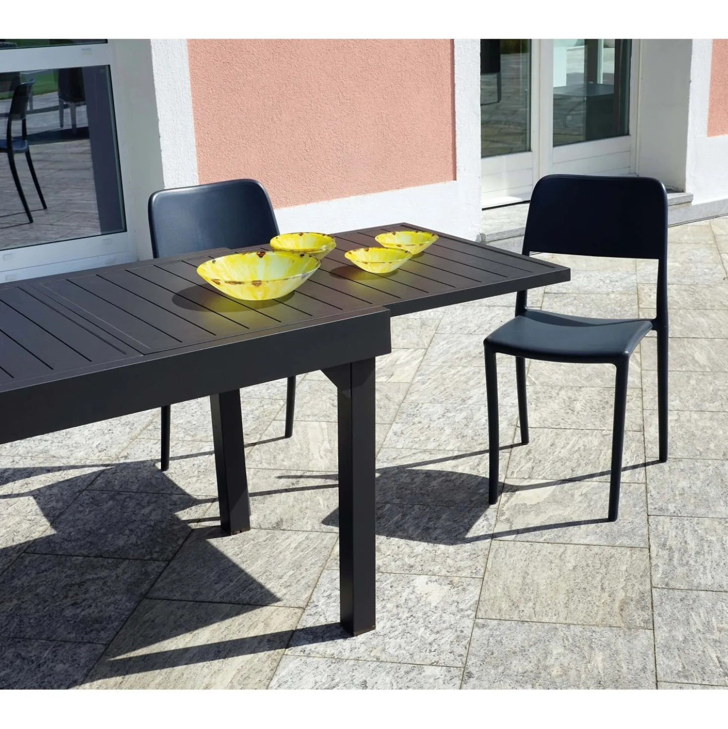 Tavolo allungabile da giardino in alluminio antracite 104-208x75 cm