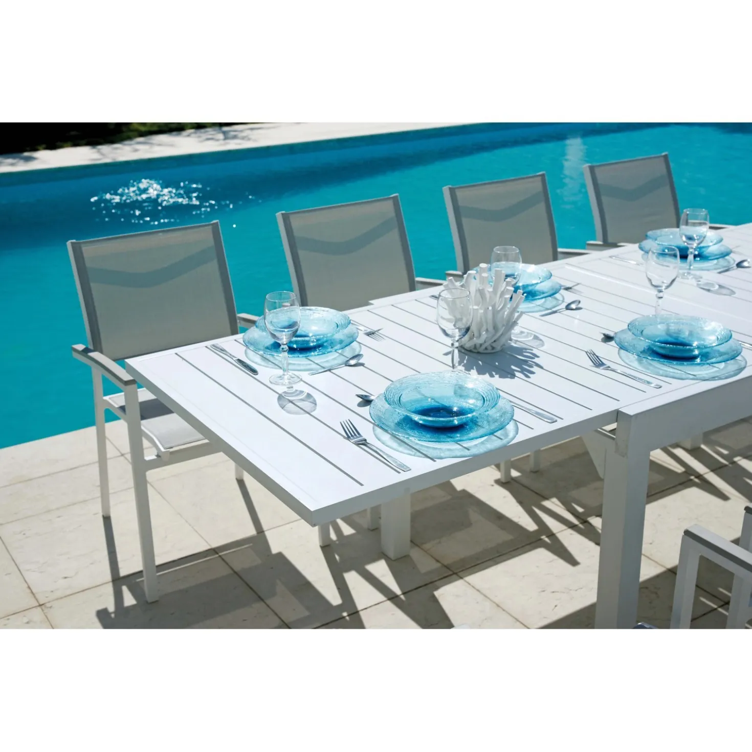 Tavolo allungabile da giardino in alluminio bianco 135/270x90,5 cm