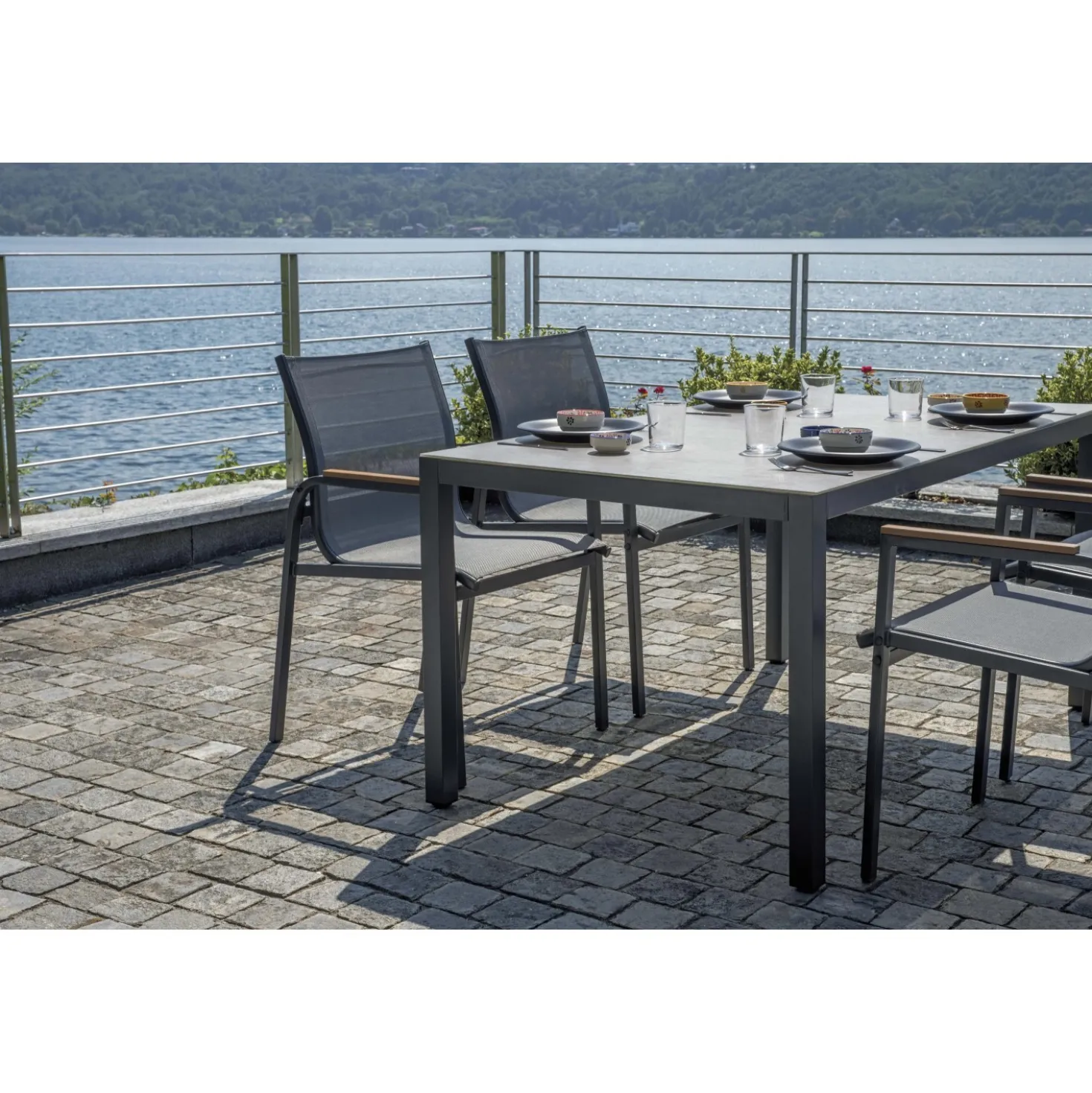 Tavolo e sedie da giardino in polywood nero 4 posti