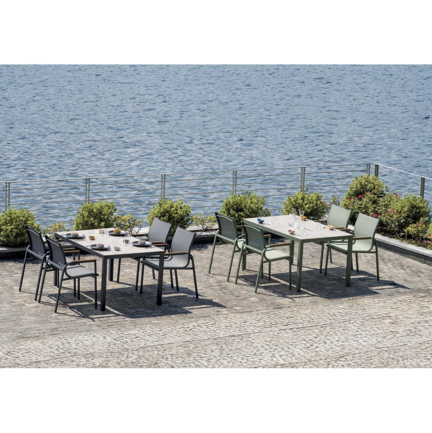 Tavolo e sedie da giardino in polywood nero 4 posti