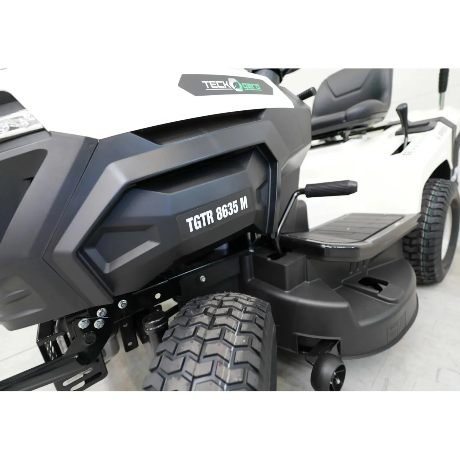 Trattorino tagliaerba a scoppio TECKGARD TGTR 8635M 352 CC