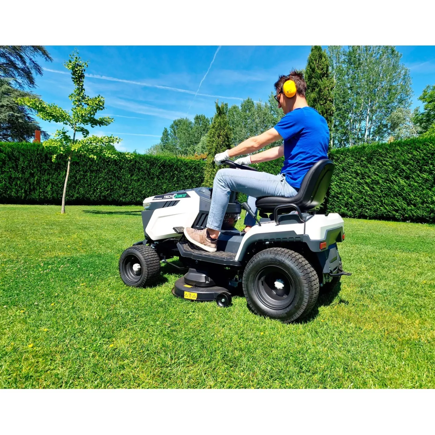 Trattorino tagliaerba a scoppio TECKGARD TGTR 10755HL