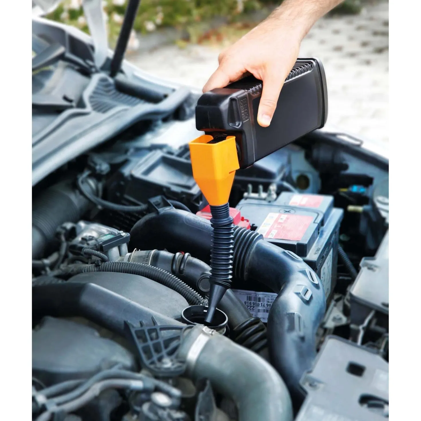 Travasatore universale per liquidi con becco snodato e telescopico 9-18 cm